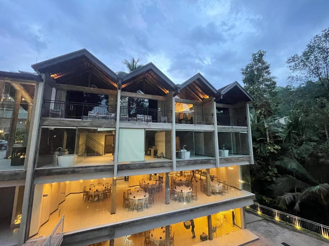 Hotel Grand Amanee Ratnapura Exterior photo