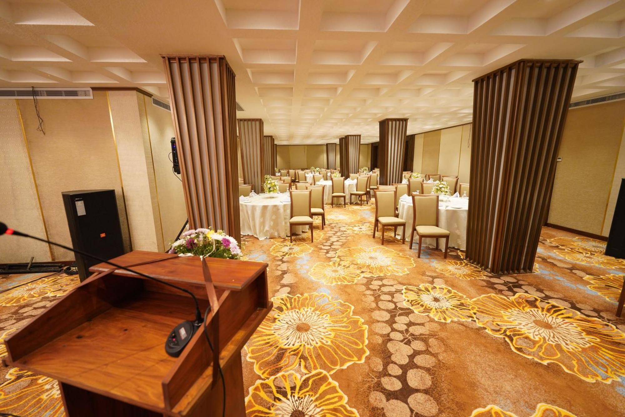 Hotel Grand Amanee Ratnapura Exterior photo
